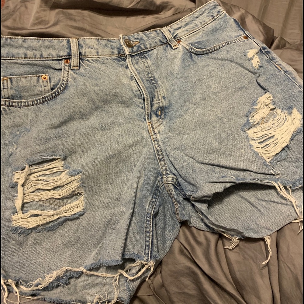 Shorts - Picture 1 of 2